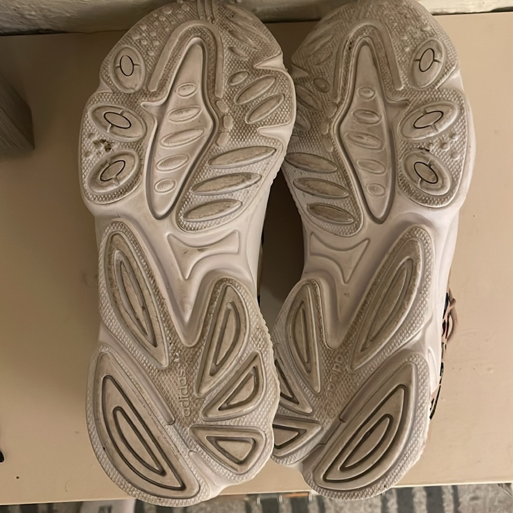 Adidas Ozweego Women’s Sneaker - Picture 8 of 9